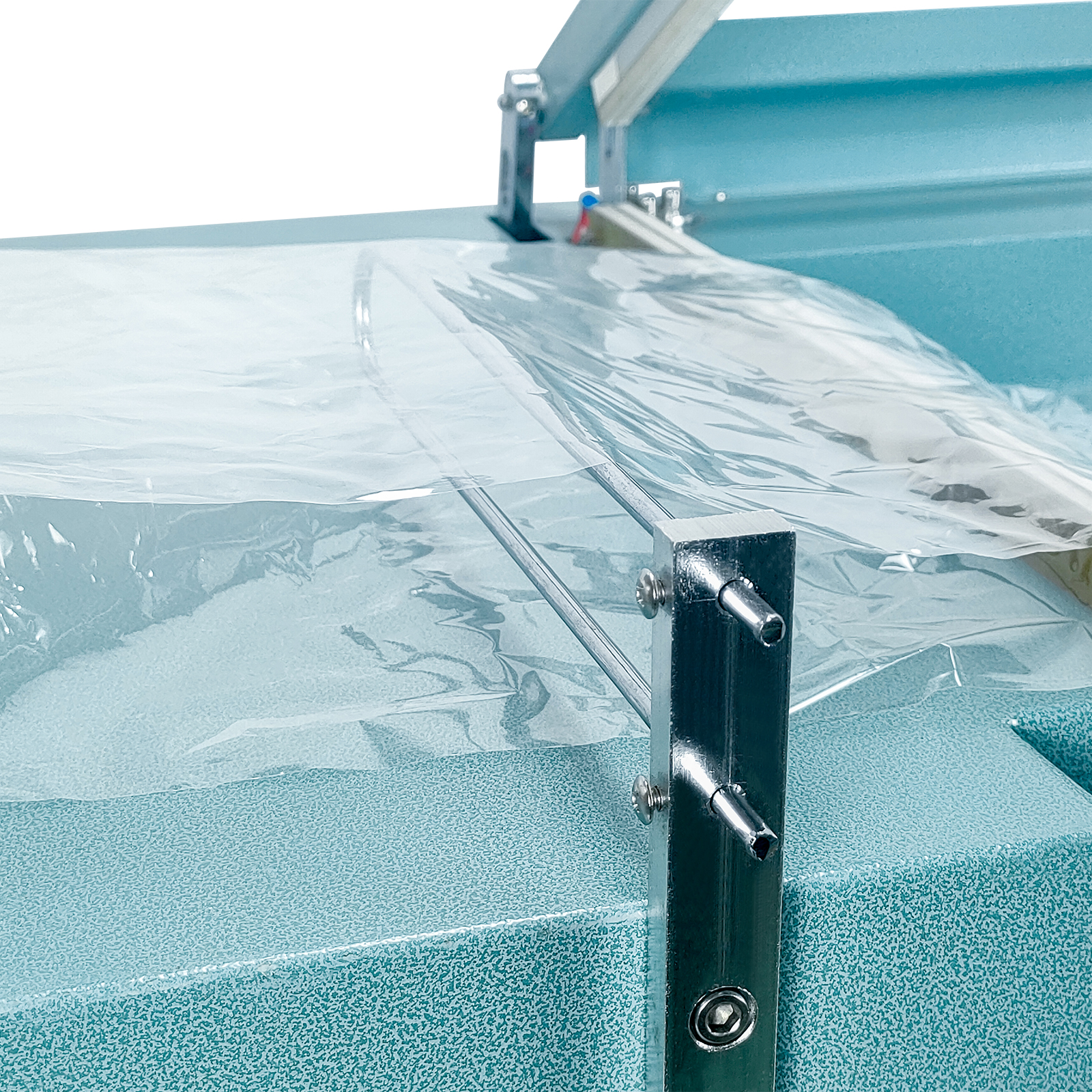 FC-5540 L-Shaped Sealing & Cutting Machine: Simultaneously seals and cuts heat-shrinkable packaging for efficient product wrapping.