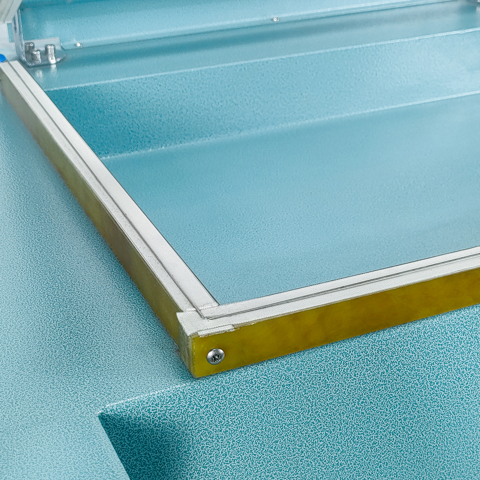 FC-5540 L-Shaped Sealing & Cutting Machine: Simultaneously seals and cuts heat-shrinkable packaging for efficient product wrapping.